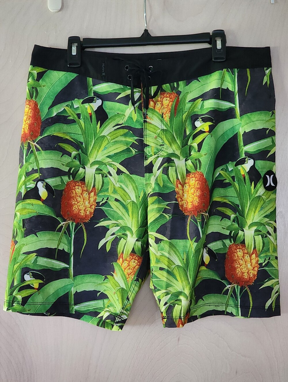 Hurley Men’s Black Swim Shorts with Green Tropical Pineapple Print Size 33